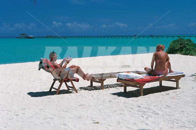 почивка в Holiday Island Resort