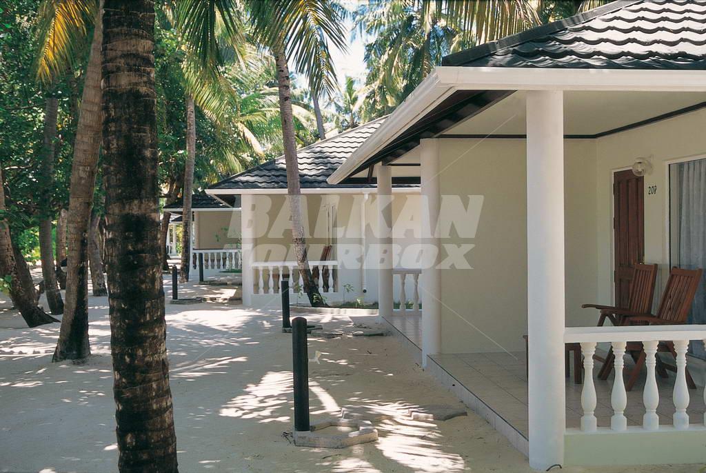 почивка в Holiday Island Resort