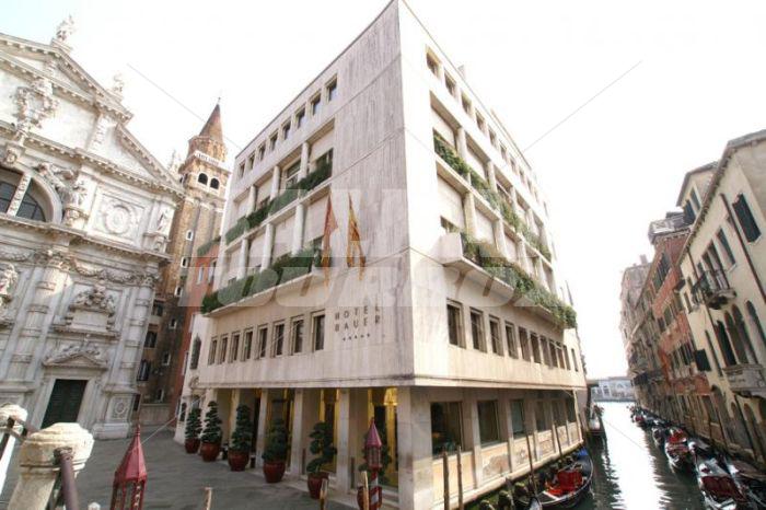 почивка в  L'Hotel Bauer