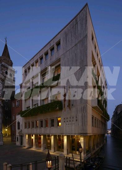 почивка в L'Hotel Bauer
