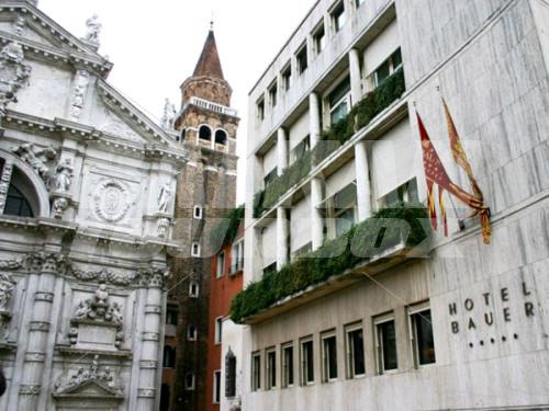 почивка в L'Hotel Bauer