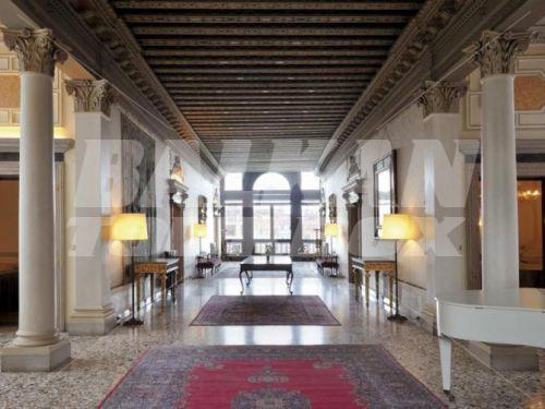 почивка в L'Hotel Bauer