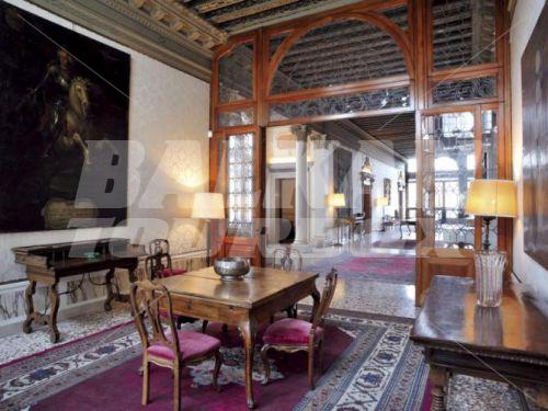 почивка в L'Hotel Bauer