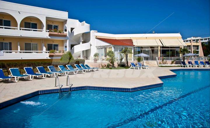holiday in Happy Days Hotel