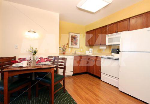почивка в Residence Inn Des Moines West at Jordan Creek Town Center