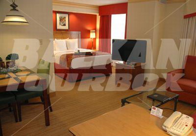 почивка в Residence Inn by Marriott Kansas City Country Club Plaza