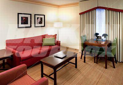 почивка в Residence Inn by Marriott Kansas City Country Club Plaza