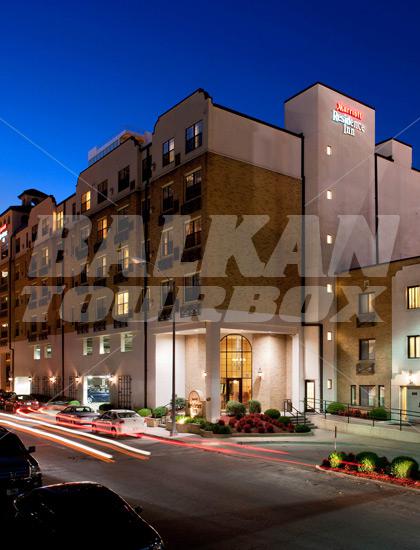 почивка в Residence Inn by Marriott Kansas City Country Club Plaza