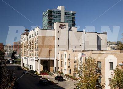 почивка в Residence Inn by Marriott Kansas City Country Club Plaza