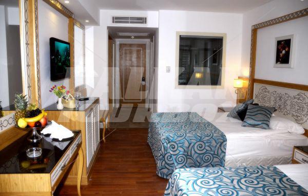 почивка в Crystal Waterworld Resort & Spa