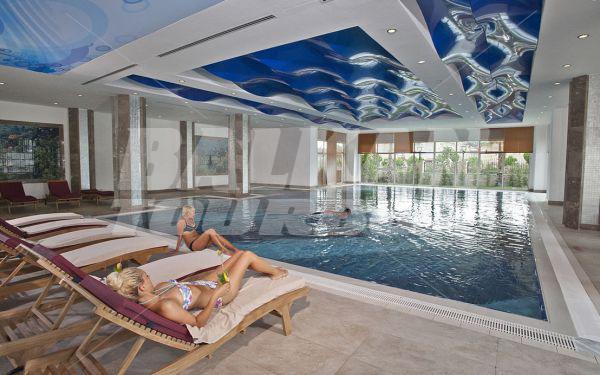 почивка в Crystal Waterworld Resort & Spa