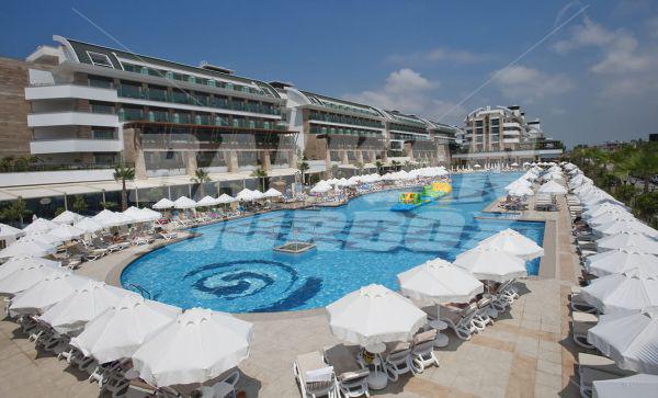 почивка в Crystal Waterworld Resort & Spa