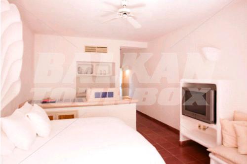 почивка в Bahia Hotel and Beach Club