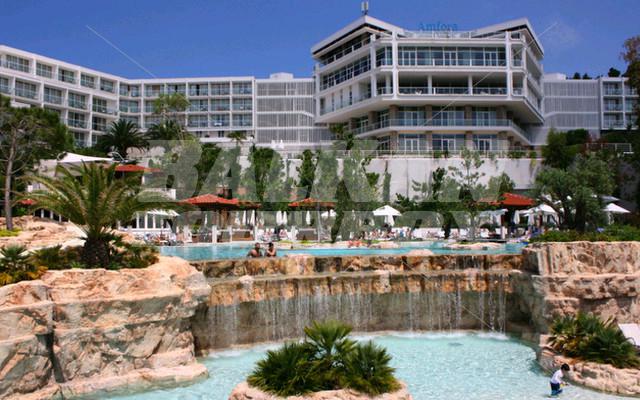 holiday in Amfora
