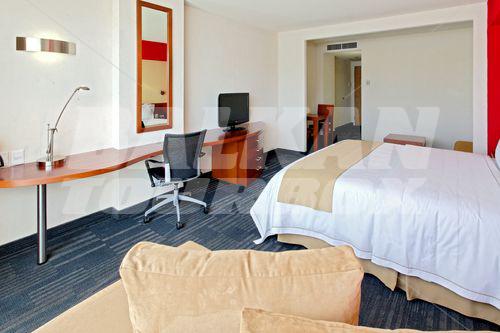 почивка в Holiday Inn Express Guadalajara Expo