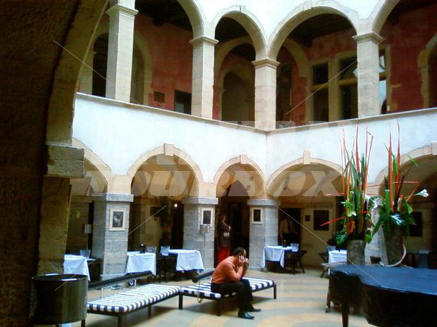 holiday in Cour Des Loges