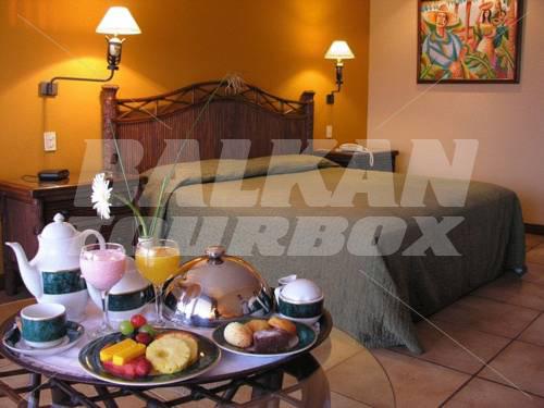holiday in Camino Real