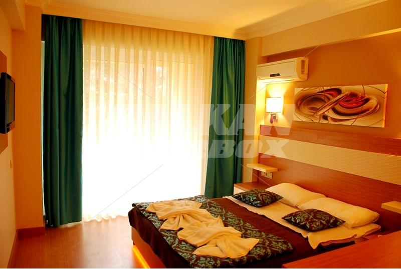 почивка в Flora Suites