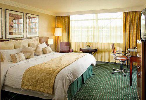 почивка в Crowne Plaza Liverpool John Lennon Airport