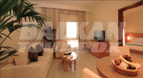 holiday in Acacia