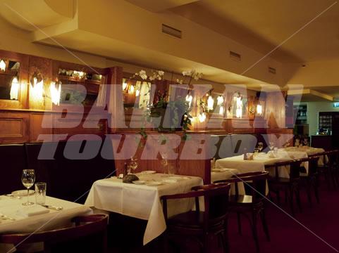 почивка в NH Hotel De Ville