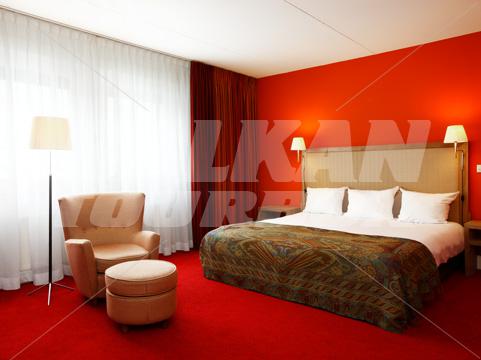 почивка в NH Hotel De Ville