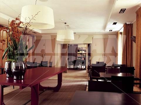 почивка в NH Hotel De Ville