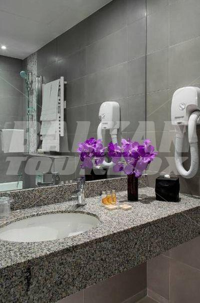 почивка в Timhotel Opéra Blanche Fontaine