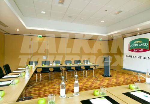 почивка в Courtyard by Marriott Paris Saint Denis