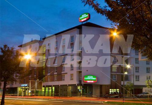 почивка в Courtyard by Marriott Paris Saint Denis