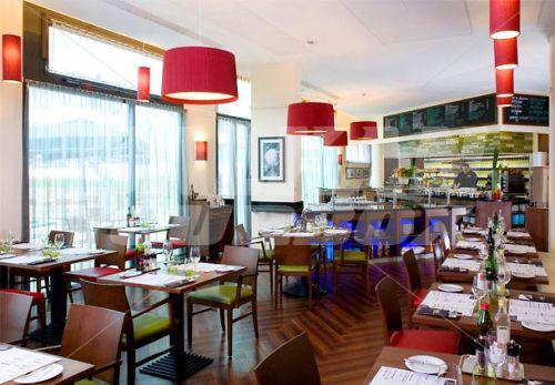 почивка в Courtyard by Marriott Paris Saint Denis