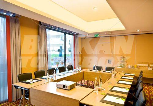 почивка в Courtyard by Marriott Paris Saint Denis