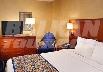 почивка в Courtyard by Marriott Louisville East