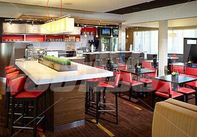 почивка в Courtyard by Marriott Louisville East