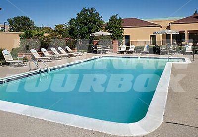 почивка в Courtyard by Marriott Louisville East