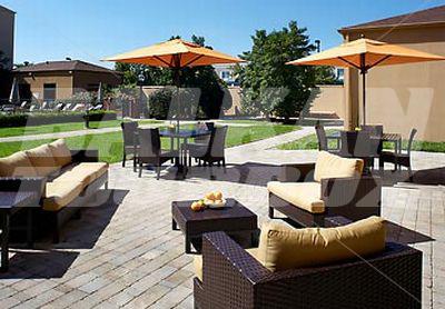 почивка в Courtyard by Marriott Louisville East