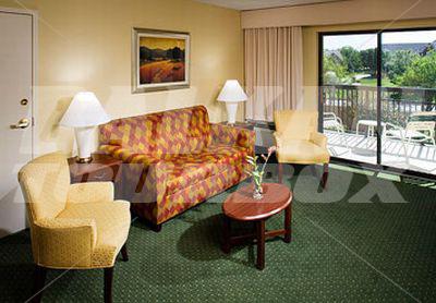 почивка в Courtyard by Marriott Wichita East