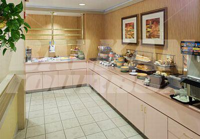 почивка в Courtyard by Marriott Wichita East