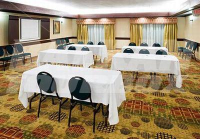 почивка в Courtyard by Marriott Wichita East