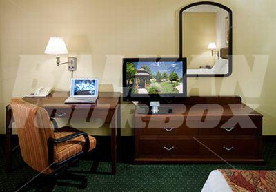 почивка в Courtyard by Marriott Wichita East