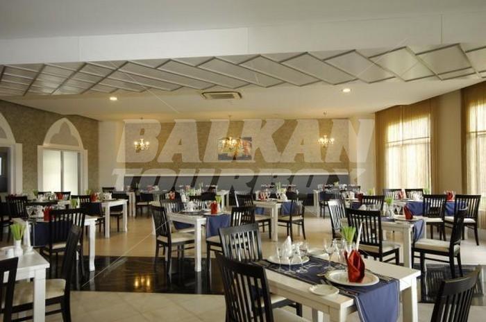 почивка в Sea World Resort and SPA