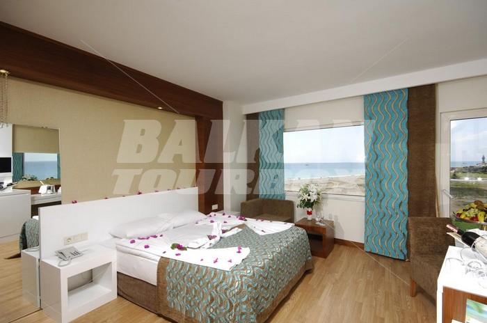 почивка в Sea World Resort and SPA