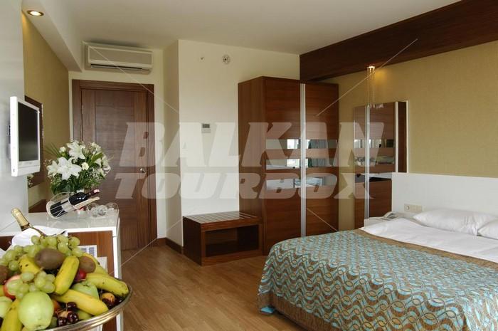почивка в Sea World Resort and SPA