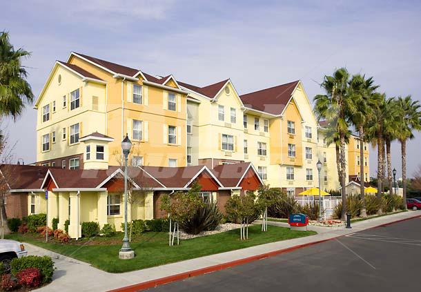 почивка в  TownePlace Suites by Marriott Newark Silicon Valley