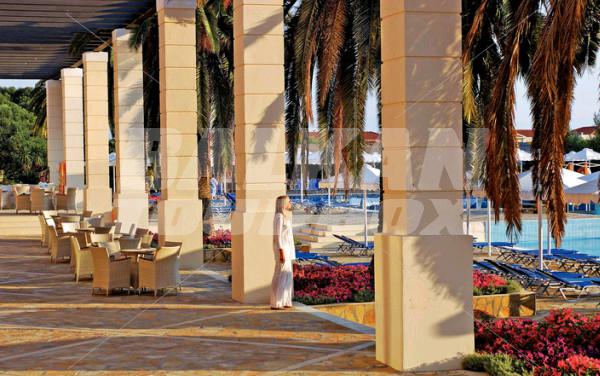 почивка в Roda Beach Resort and Spa
