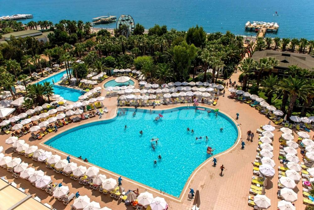 почивка в Delphin Deluxe Resort