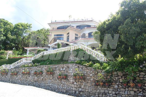 holiday in Mirabelle