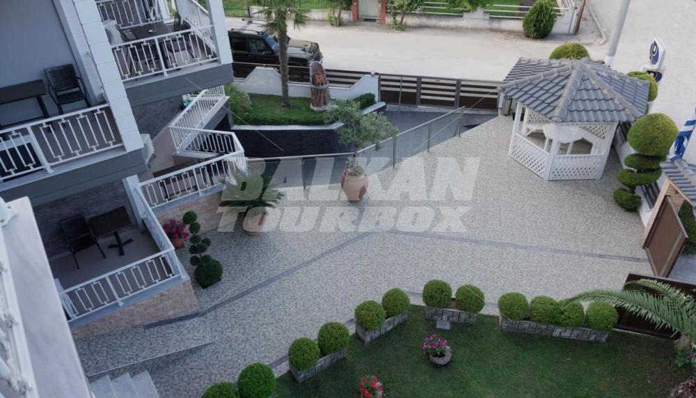 holiday in Villa Paradise