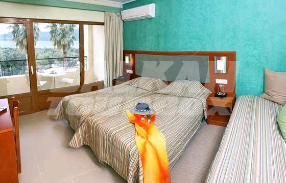 holiday in Silver Bay Hotel and Bungalows
