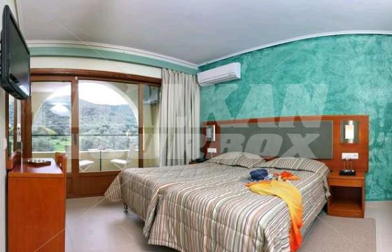 holiday in Silver Bay Hotel and Bungalows